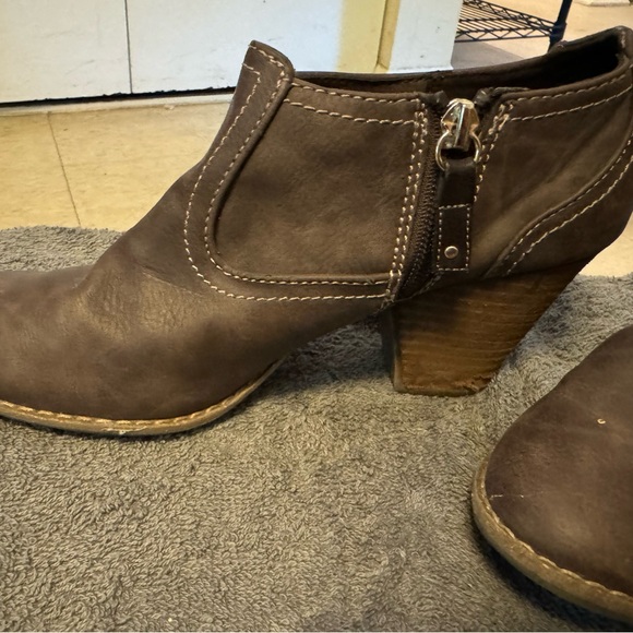 Dr. Scholl’s low rise ankle booty - Picture 2 of 4